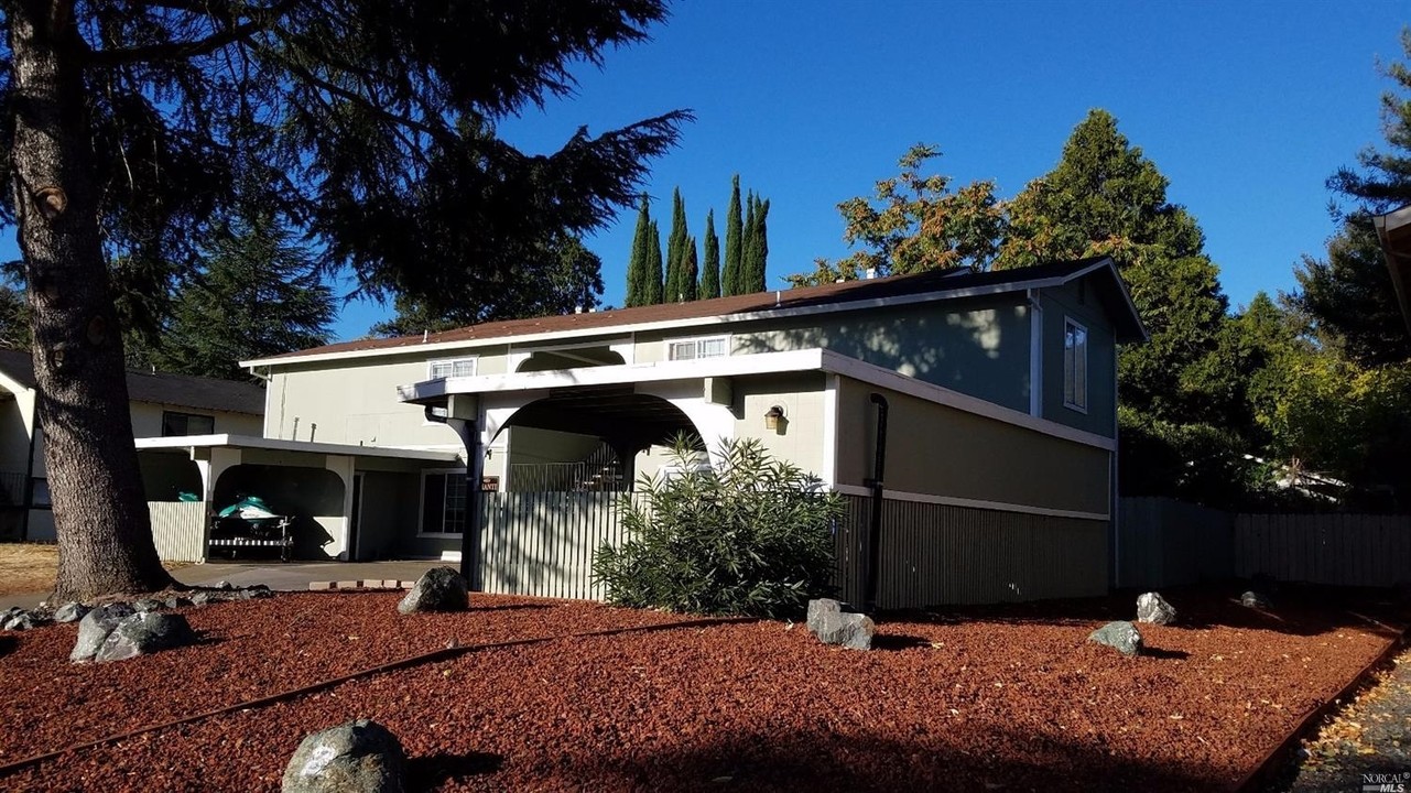 170 Washington Ct in Ukiah, CA - Building Photo