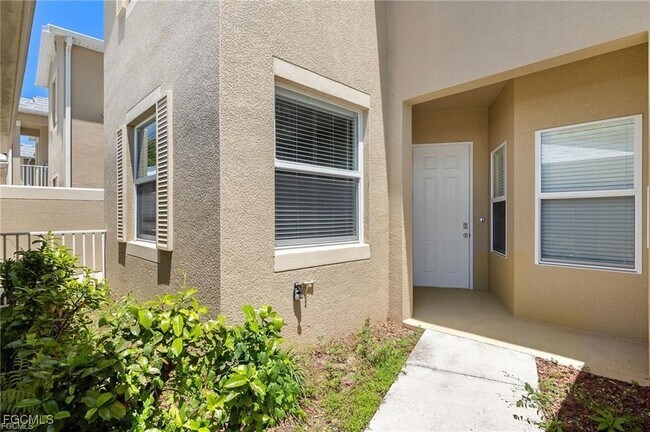 12120 Summergate Cir in Ft. Myers, FL - Building Photo - Building Photo