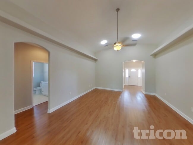 9208 64th Ct E in Parrish, FL - Foto de edificio - Building Photo