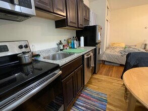 15 University, Unit 33 in Brookline, MA - Foto de edificio - Building Photo