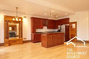 2052 N Cleveland Ave, Unit 1 in Chicago, IL - Building Photo