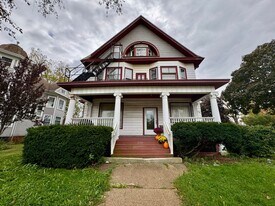 2109 Washington Ave in Racine, WI - Building Photo