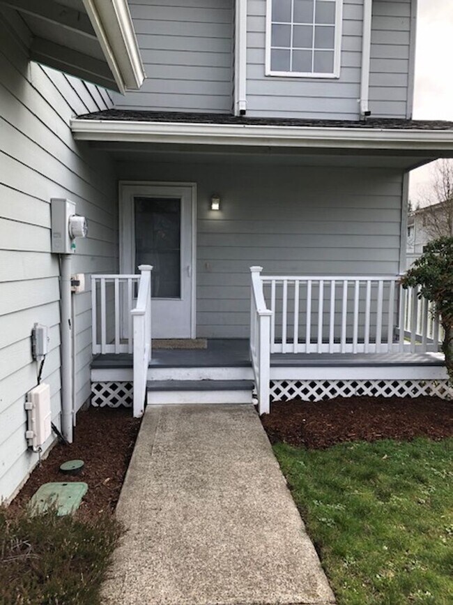 15308-15310 Berry Valley Rd SE in Yelm, WA - Building Photo - Building Photo