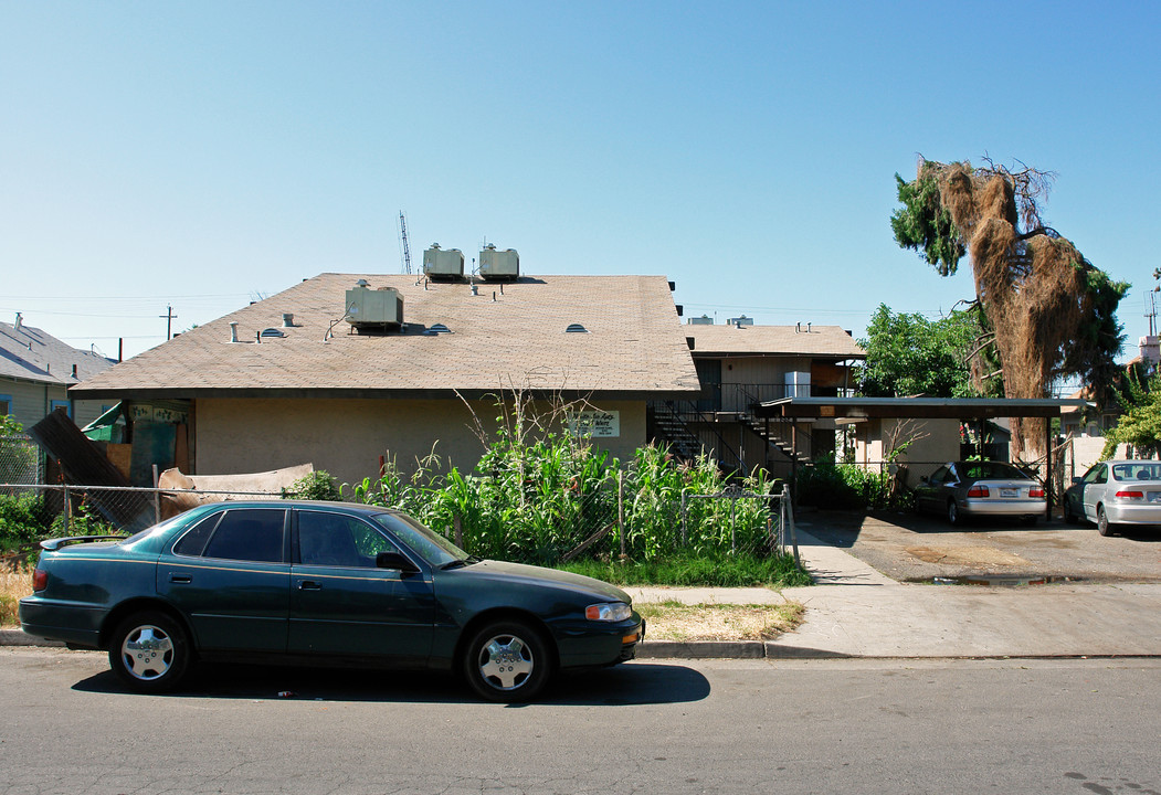 2246 E White Ave in Fresno, CA - Building Photo