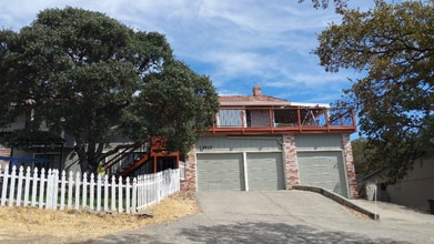 18818 W Ridge View Dr in Hidden Valley Lake, CA - Building Photo - Building Photo