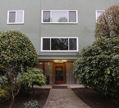 1480 Arbutus St in Vancouver, BC - Building Photo - Building Photo