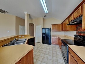 645 Chalk Knoll Rd in Fort Worth, TX - Foto de edificio - Building Photo