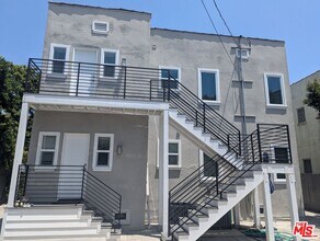 807 Croft Ave in Los Angeles, CA - Building Photo - Building Photo