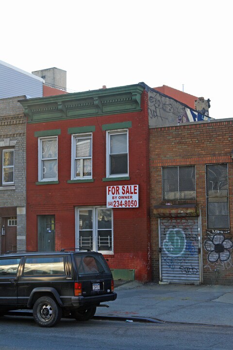 338 Metropolitan Ave in Brooklyn, NY - Building Photo