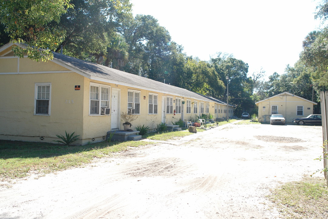 215 Kingston Ave in Daytona Beach, FL - Building Photo