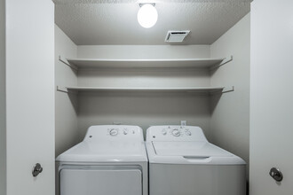 Windsor Ridge Apartments in Sacramento, CA - Foto de edificio - Building Photo