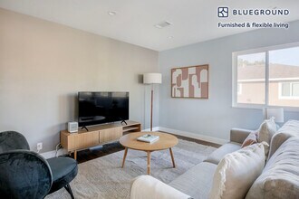 743 Roble Ave in Menlo Park, CA - Building Photo - Building Photo