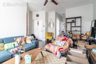 944 Marcy Ave in Brooklyn, NY - Foto de edificio - Building Photo