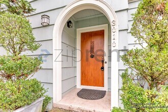 3010 SE Lambert St in Portland, OR - Building Photo - Building Photo