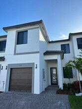13637 SW 157th Pl in Miami, FL - Building Photo - Building Photo