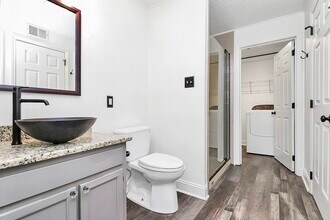 1109 E Morehead St in Charlotte, NC - Foto de edificio - Building Photo