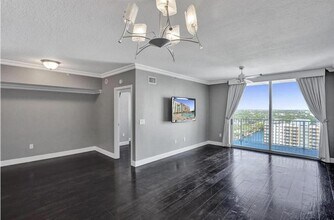 3020 NE 32nd Ave in Fort Lauderdale, FL - Foto de edificio - Building Photo