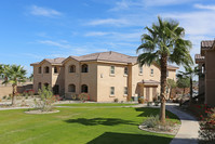 Miraflores Apartments in El Centro, CA - Foto de edificio - Building Photo