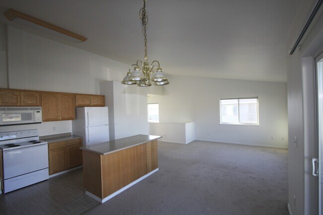 2624 Lauren Creek Loop in Anchorage, AK - Building Photo - Building Photo