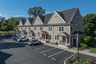 Orchard Place in Brookfield, CT - Building Photo - Building Photo