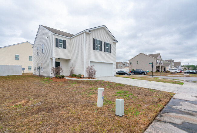 245 Bender St in Hinesville, GA - Building Photo - Building Photo