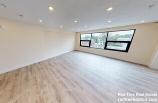 1028a Commonwealth Ave, Unit 204 in Boston, MA - Building Photo