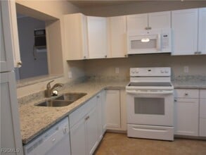 3745 Maxine St in Ft. Myers, FL - Foto de edificio - Building Photo