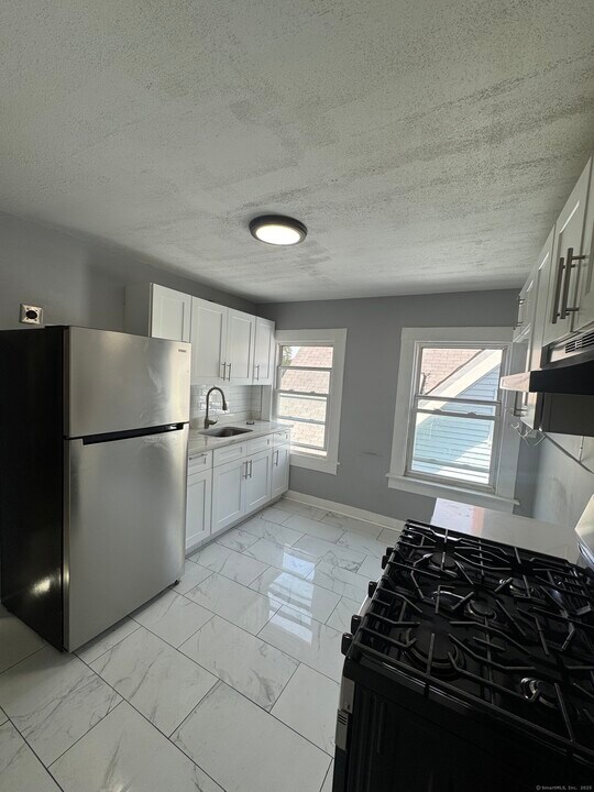 146 Farren Ave in New Haven, CT - Building Photo