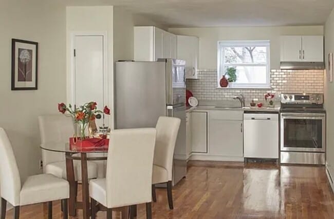 104 Trowbridge St, Unit 4 in Cambridge, MA - Foto de edificio - Building Photo