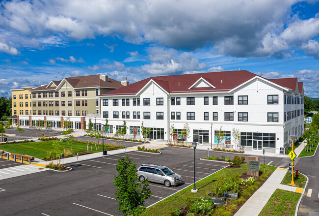 North Square Apartments at The Mill District in Amherst, MA - Foto de edificio - Building Photo