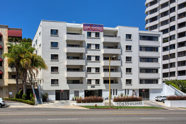 10635 Wilshire in Los Angeles, CA - Foto de edificio - Building Photo