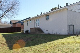 9016 Hackney Ln in Dallas, TX - Building Photo - Building Photo