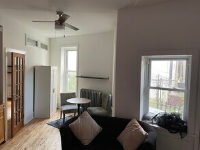 4811 Florence Ave, Unit 1r in Philadelphia, PA - Foto de edificio - Building Photo