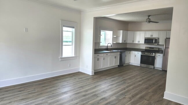 3536 W 60th St in Los Angeles, CA - Building Photo - Building Photo