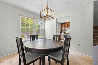 4 Sun Beau Ct in Tinton Falls, NJ - Building Photo - Building Photo