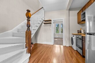 895 Montgomery St in Jersey City, NJ - Building Photo - Building Photo