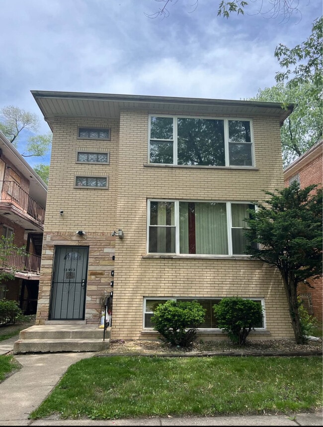 13913 S Wentworth Ave in Riverdale, IL - Building Photo - Building Photo