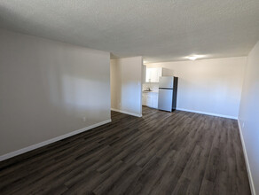 Lancelot Apartments in Saskatoon, SK - Building Photo - Building Photo