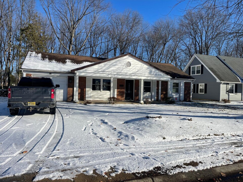 110 Eastbrook Ln in Willingboro, NJ - Foto de edificio