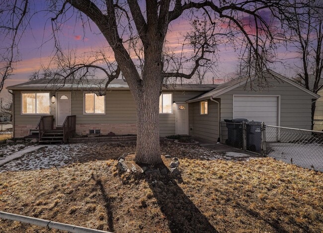 3110 W Bear Creek Dr in Sheridan, CO - Building Photo - Building Photo