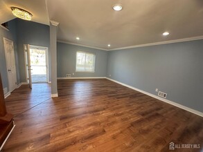 44 Jeffrey Cir in Dayton, NJ - Building Photo - Building Photo