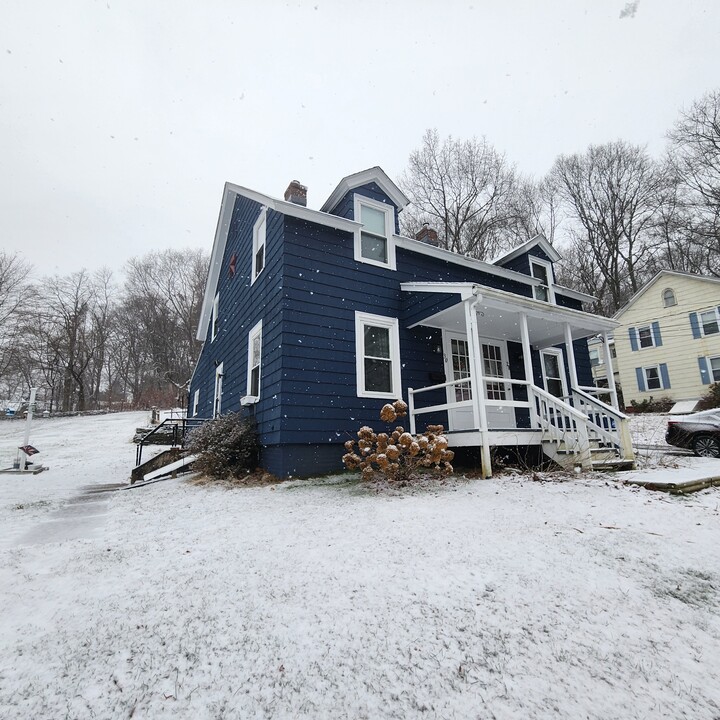 30 Maiden Ln in Vernon, CT - Building Photo