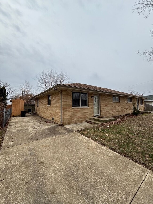 2105 Burwell St in Urbana, IL - Building Photo - Building Photo