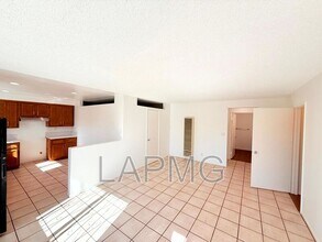 207 N Mathews St in Los Angeles, CA - Foto de edificio - Building Photo