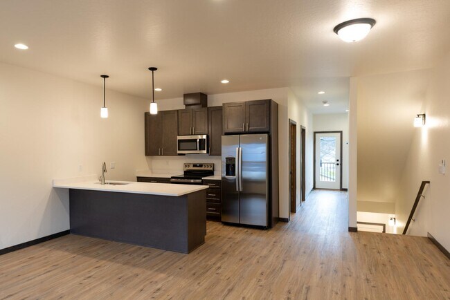 7971 W 2nd St in Rathdrum, ID - Foto de edificio - Building Photo