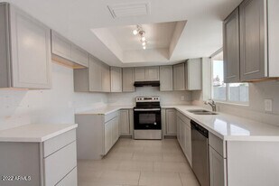 6353 W Mission Ln in Glendale, AZ - Building Photo