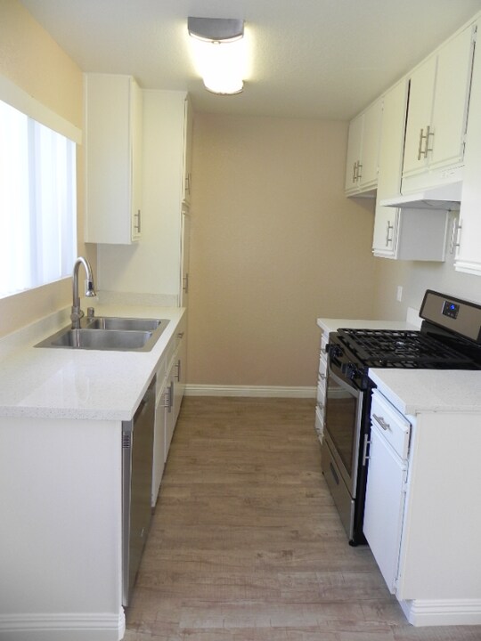 8602 Chapman Ave in Garden Grove, CA - Building Photo