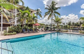 1015 Spanish River Rd in Boca Raton, FL - Building Photo - Building Photo