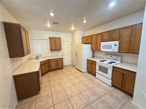 2427 Andromeda Ave in Henderson, NV - Building Photo - Building Photo