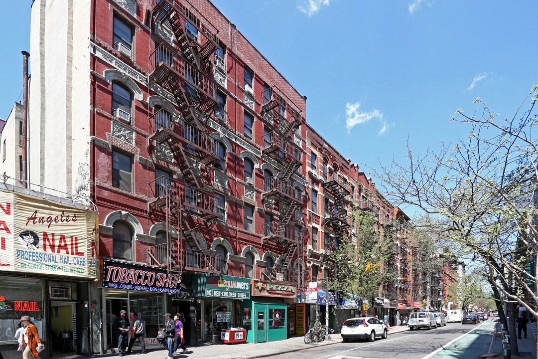 105 Clinton St in New York, NY - Building Photo